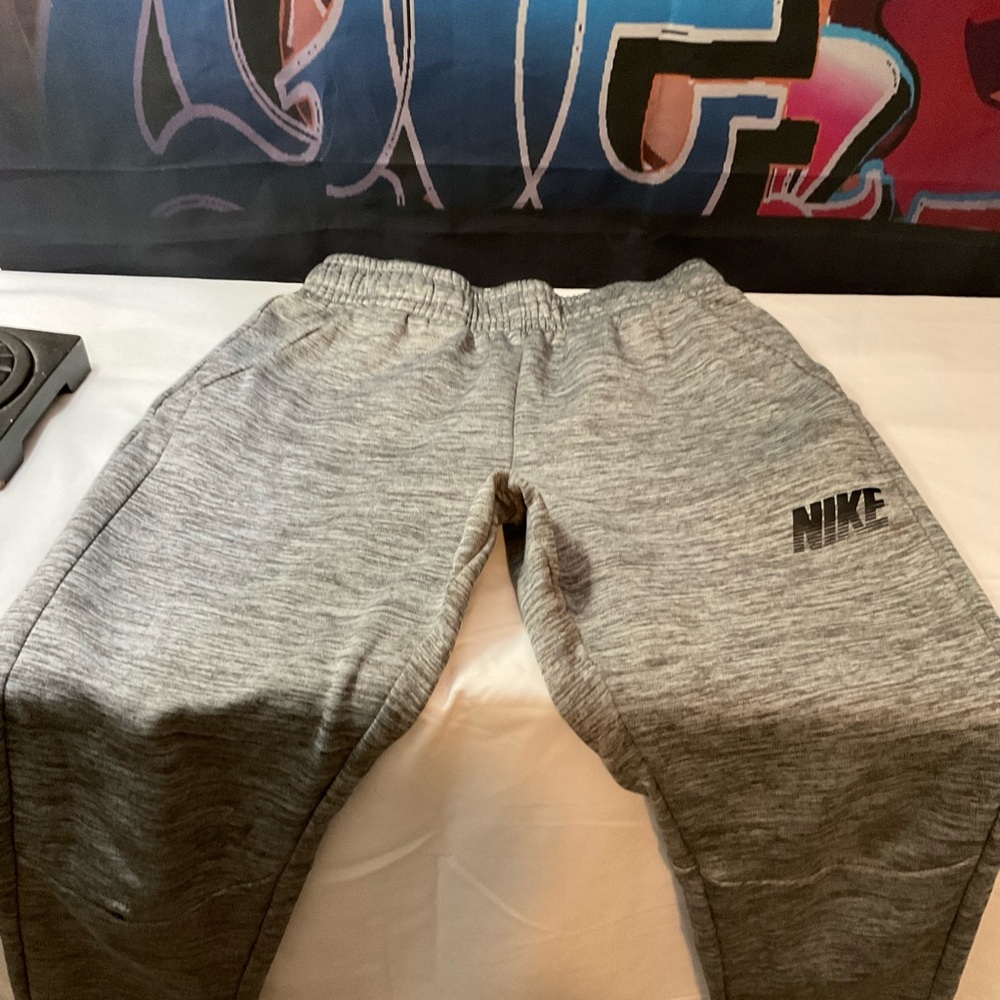 Boys Size M (10-12) Nike Activewear Jogging Pants